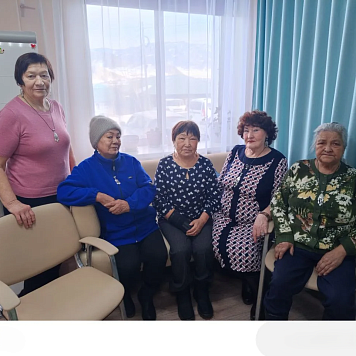 Специалисты соцзащиты провели мастер класс по рукоделию для пожилых